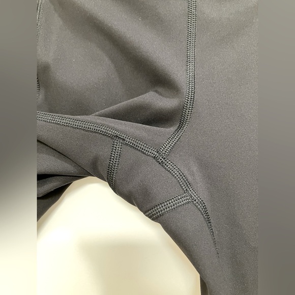 Lululemon Speed Up Tight 28" *Full-On Luxtreme Size 4 Legging in Black 🖤 - Picture 9 of 9